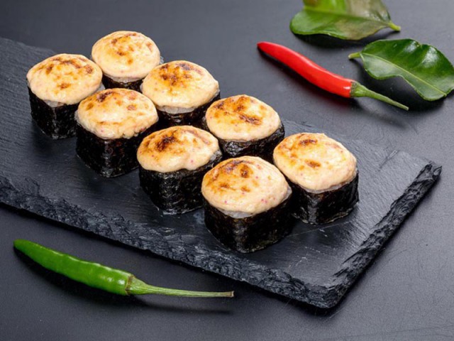 Запеченный острый ролл с курицей